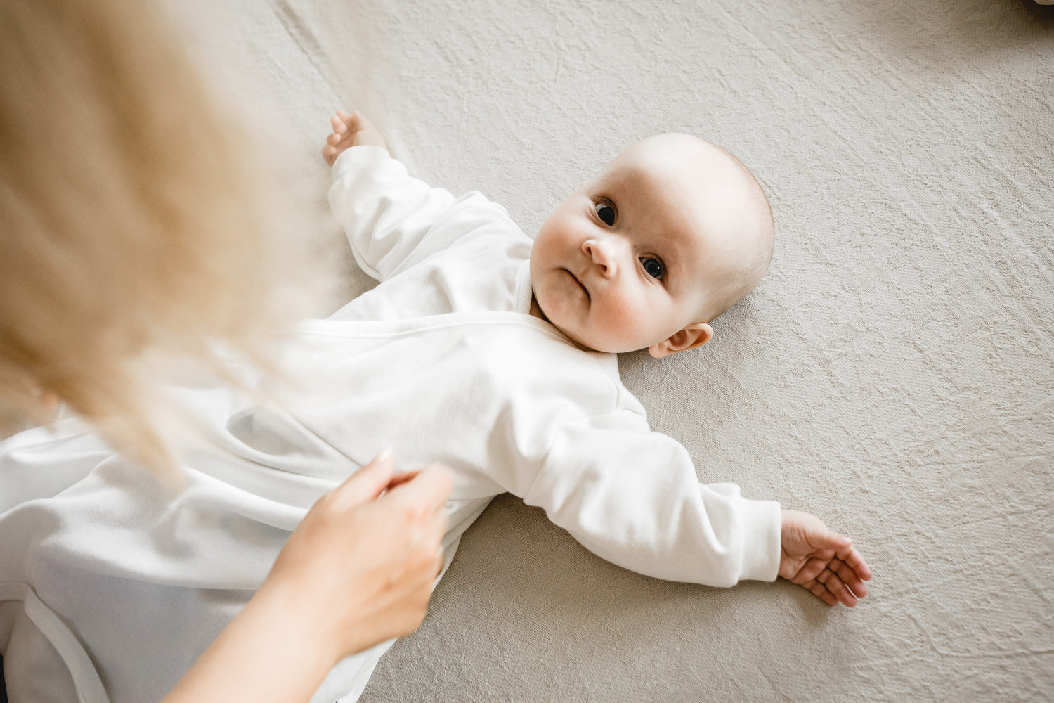Was trägt das Baby unter dem Schlafsack? TOG-Werte erklärt