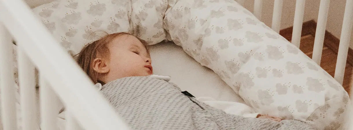 Ab wann sollte das Baby im eigenen Bettchen liegen?