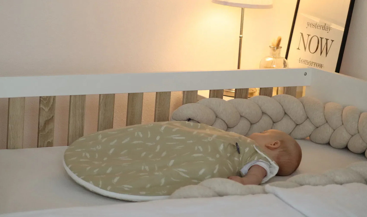 Babyschlafsack oder Babydecke? Die richtige Wahl für den sicheren Babyschlaf