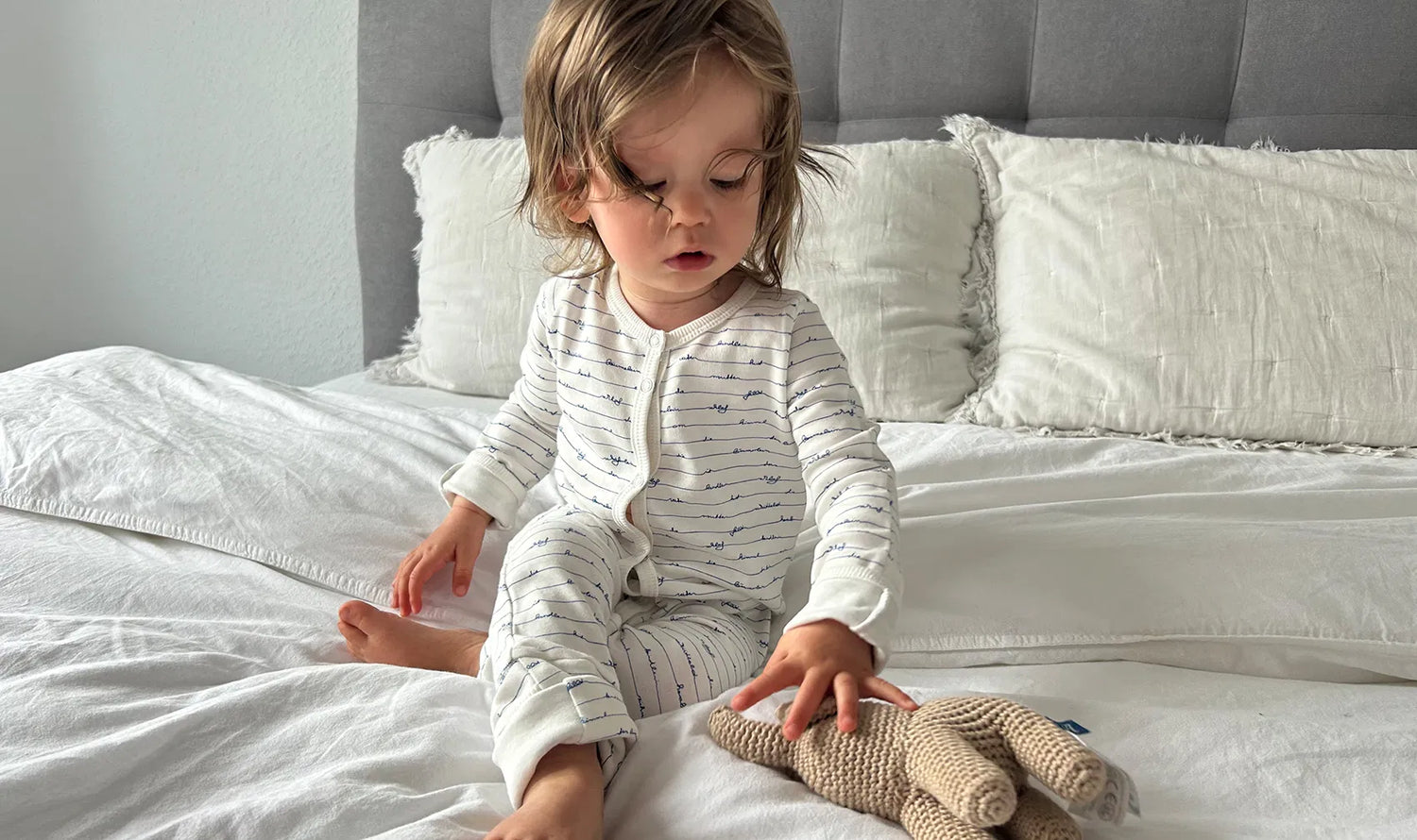 Die Bedeutung angemessener Schlafbekleidung für den Schlaf deines Babys