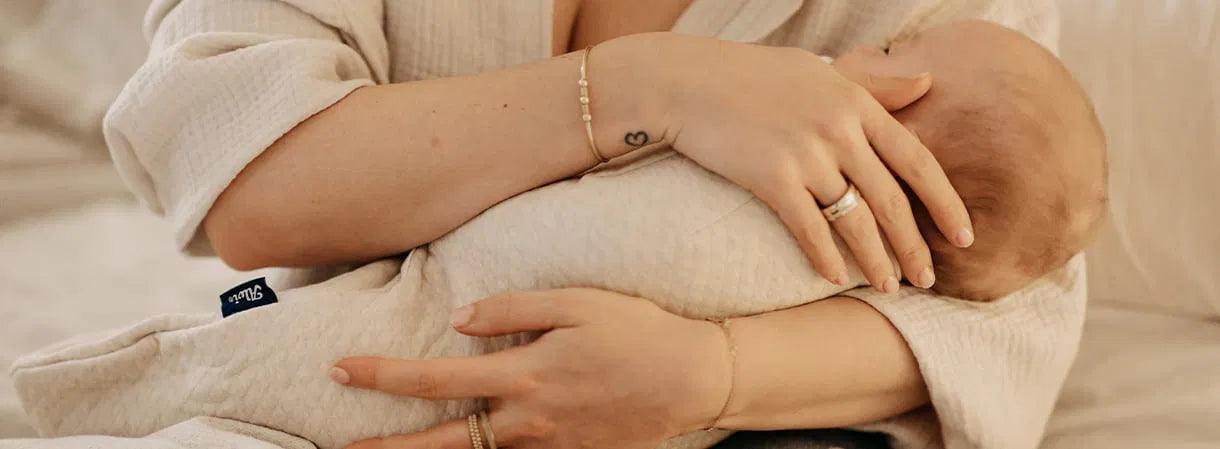 Mein Baby kommt nachts nicht zur Ruhe. Ist das normal? Was kann ich tun?