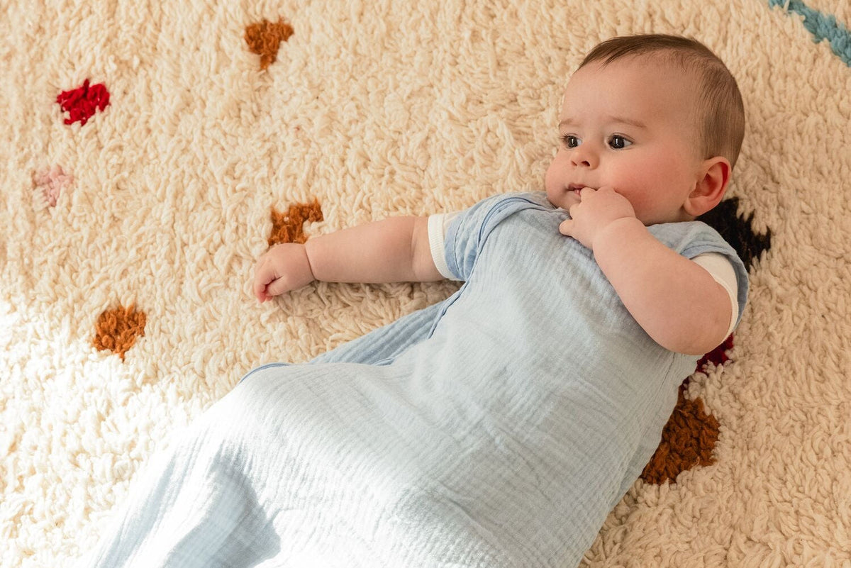 Ab wann sollte ich mein Baby auf Krabbeldecken legen?