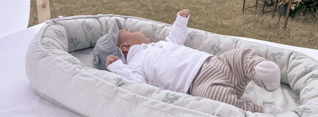 Mit Baby auf Reisen: Diese 47 Dinge brauchst du für einen unbeschwerten Urlaub.