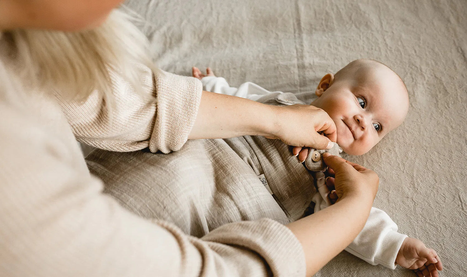 Den richtigen Babyschlafsack finden: Größe, Material & Sicherheit