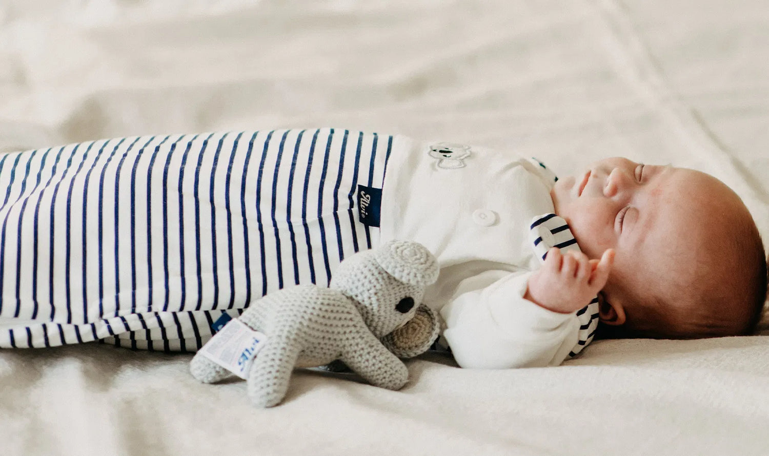 Wie viel Schlaf braucht ein Baby? Alle Antworten für Eltern im Überblick