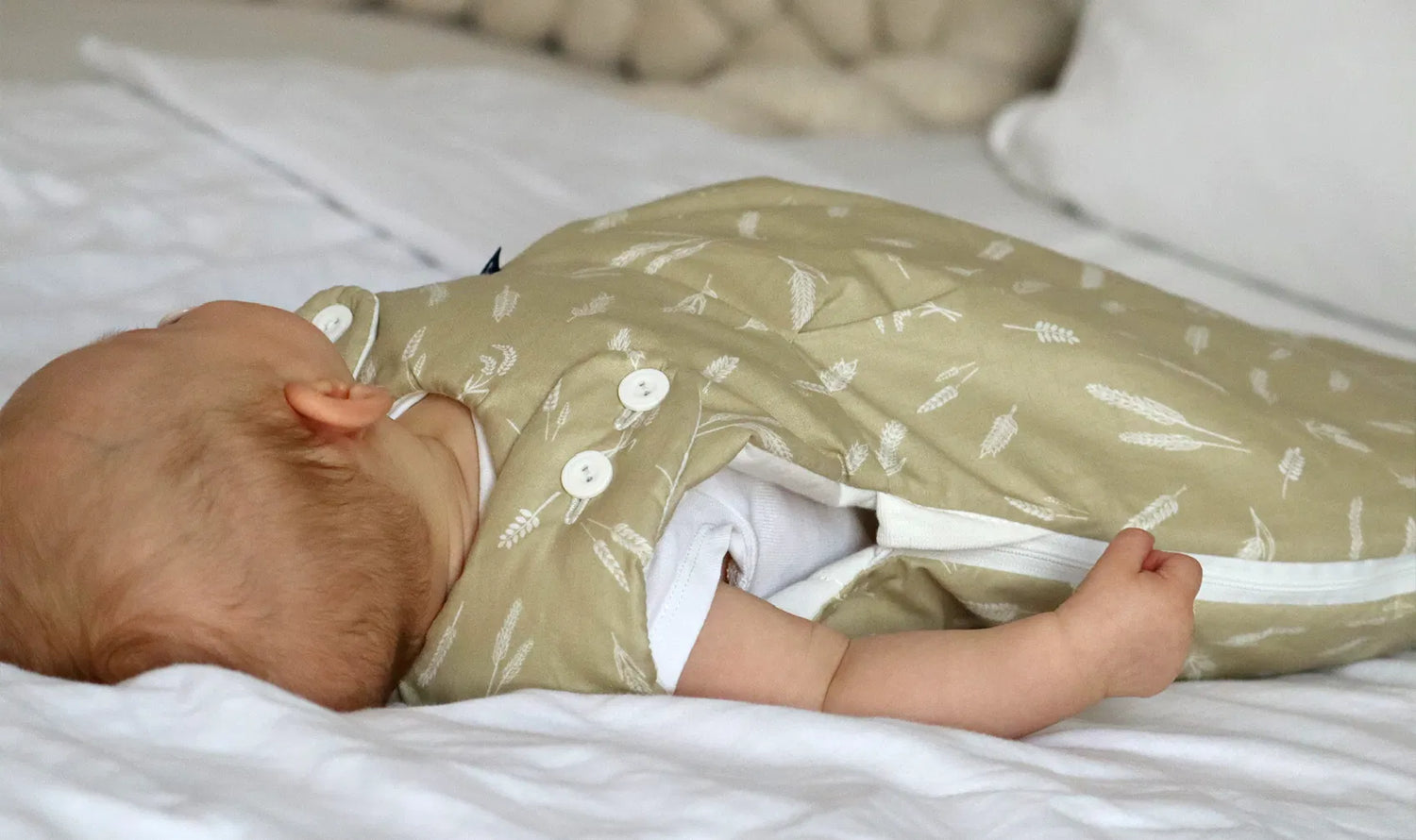 Wie ziehe ich mein Baby nachts an?